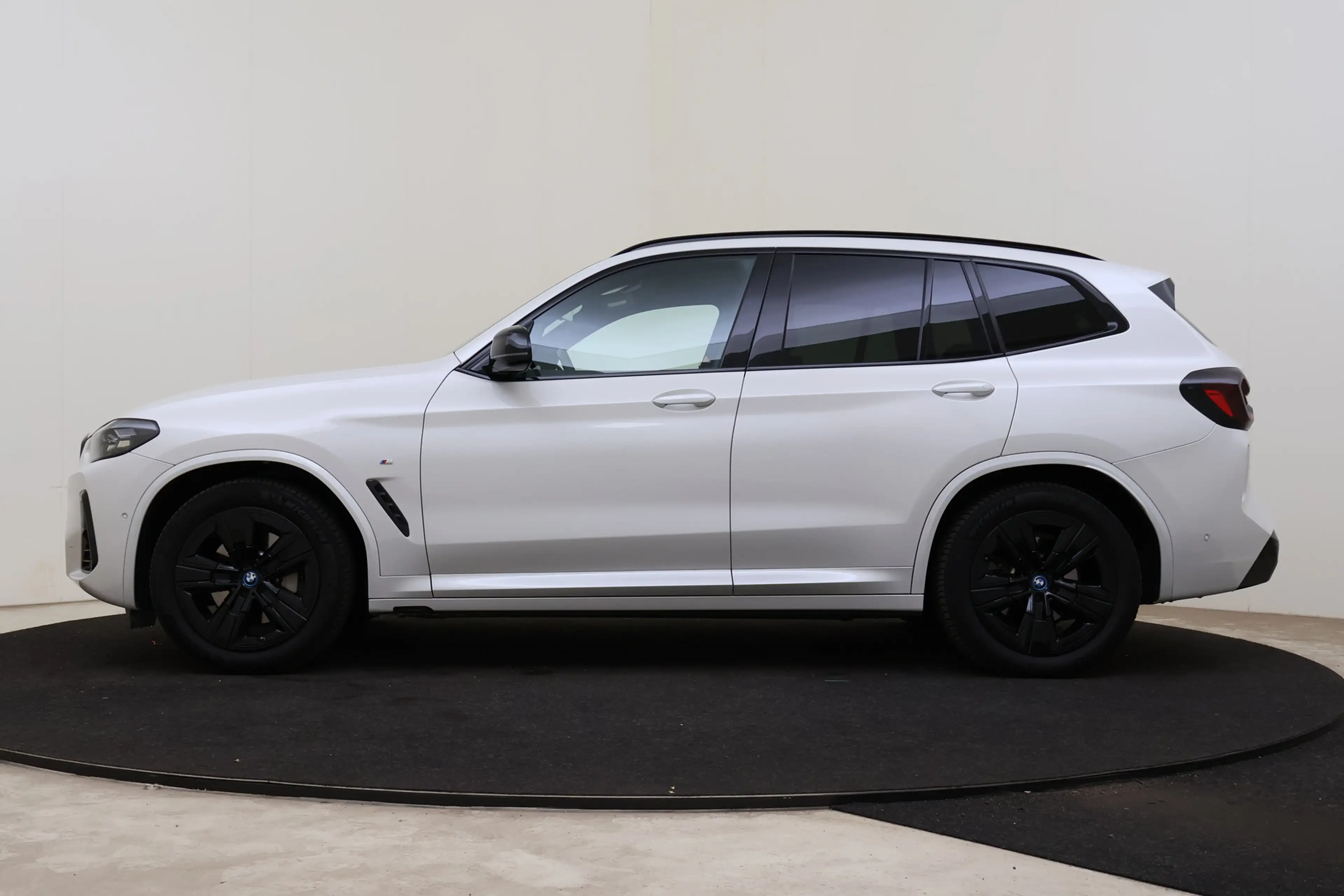 BMW iX3 Executive / Sportstoelen / Adaptieve LED / Achteru — photo 14