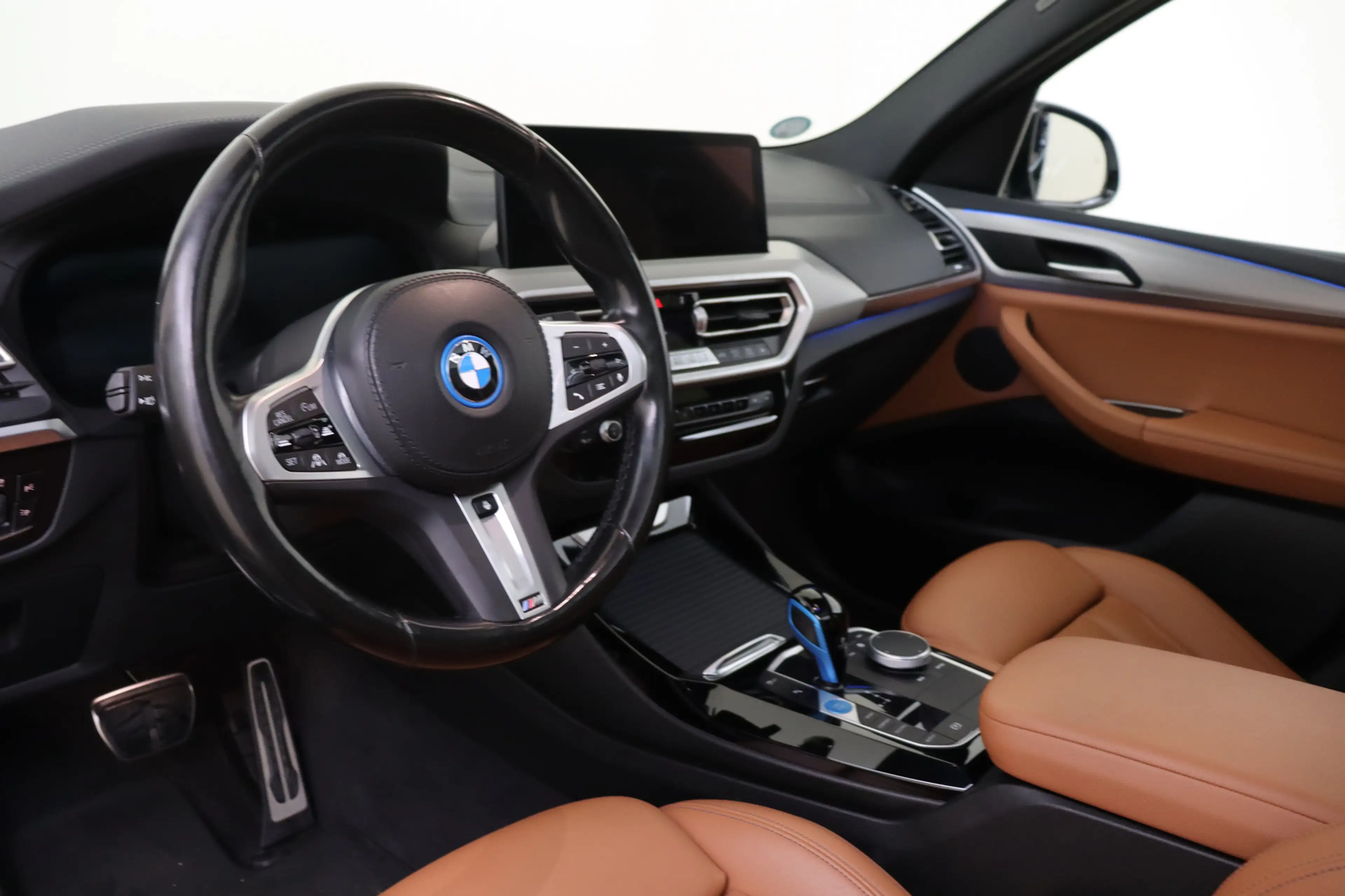 BMW iX3 Executive / Sportstoelen / Adaptieve LED / Achteru — photo 3