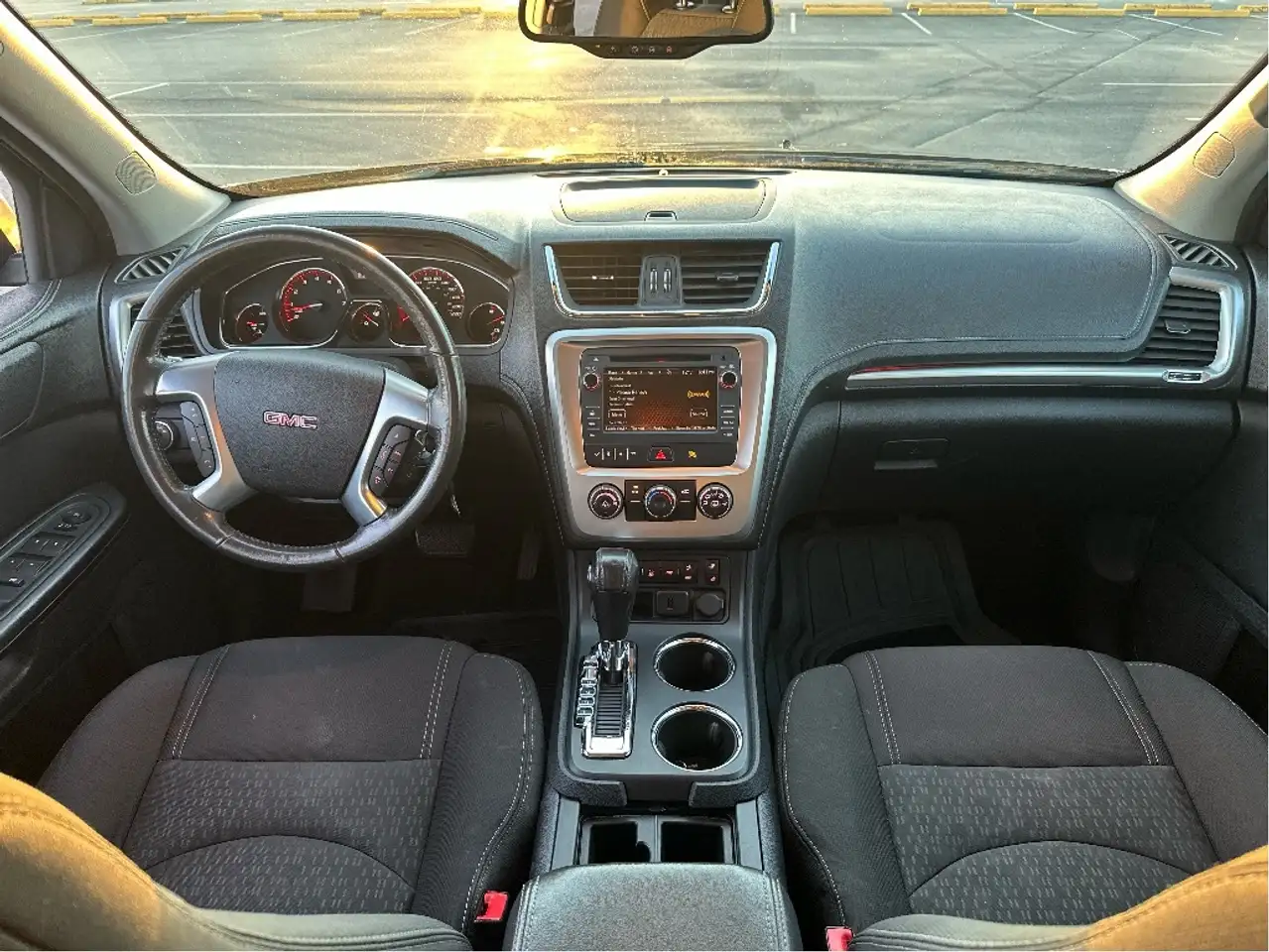 GMC Acadia снимка GMC Acadia