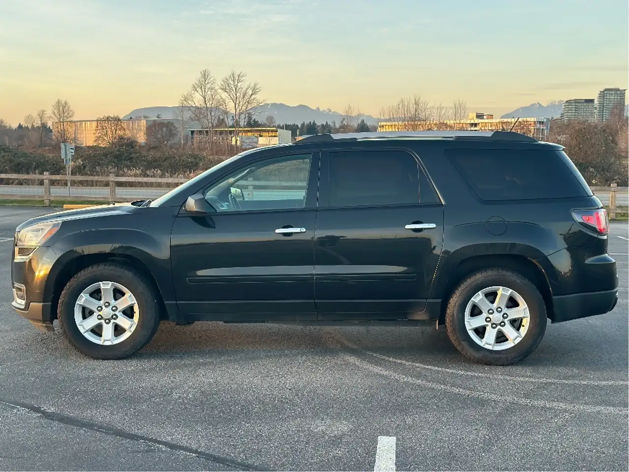 GMC Acadia снимка GMC Acadia
