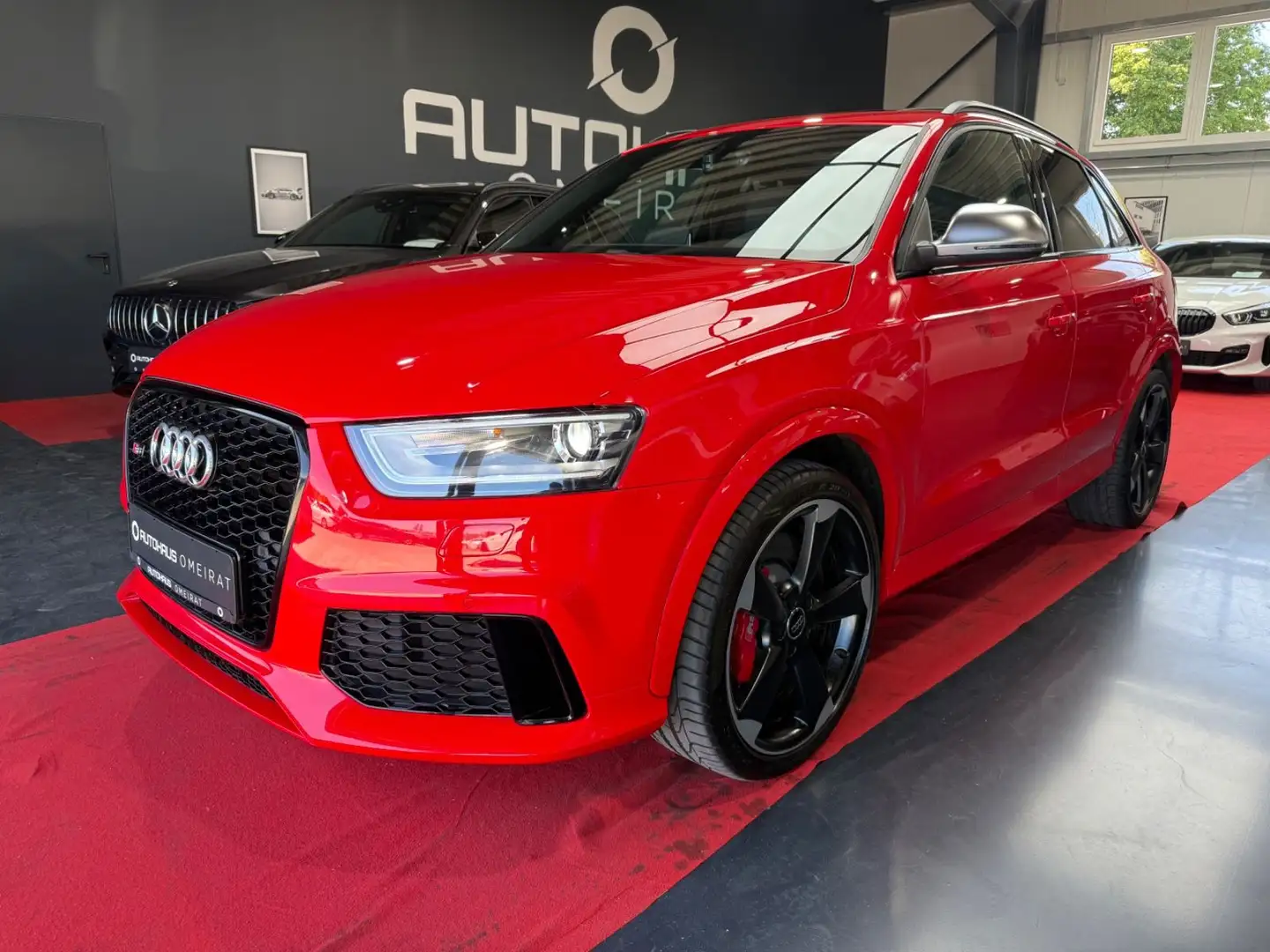 Audi RS Q3 2.5 TFSI quattro 2HD/Pano/Kamera/BOSE/TOP Rot - 1