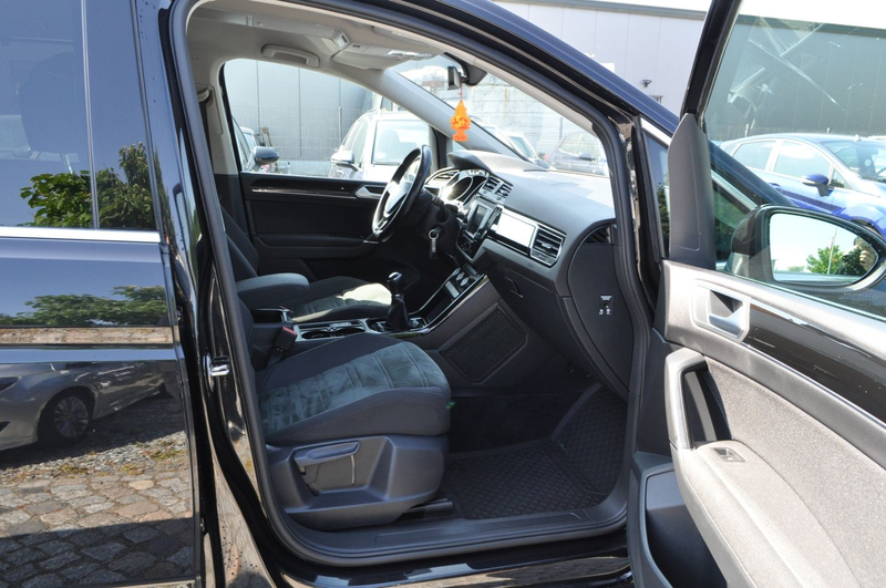 Volkswagen Touran Highline BMT /ACC/MASSAGE/S-HEFT/LED/PDC — photo 10
