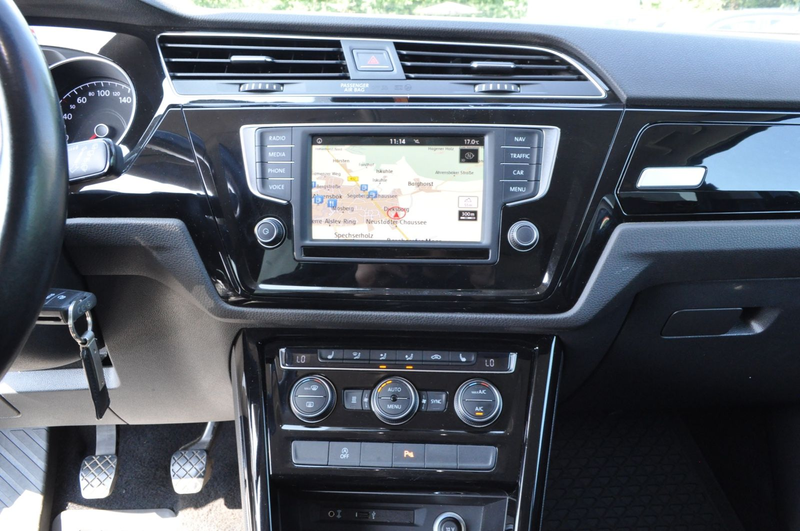 Volkswagen Touran Highline BMT /ACC/MASSAGE/S-HEFT/LED/PDC — photo 14
