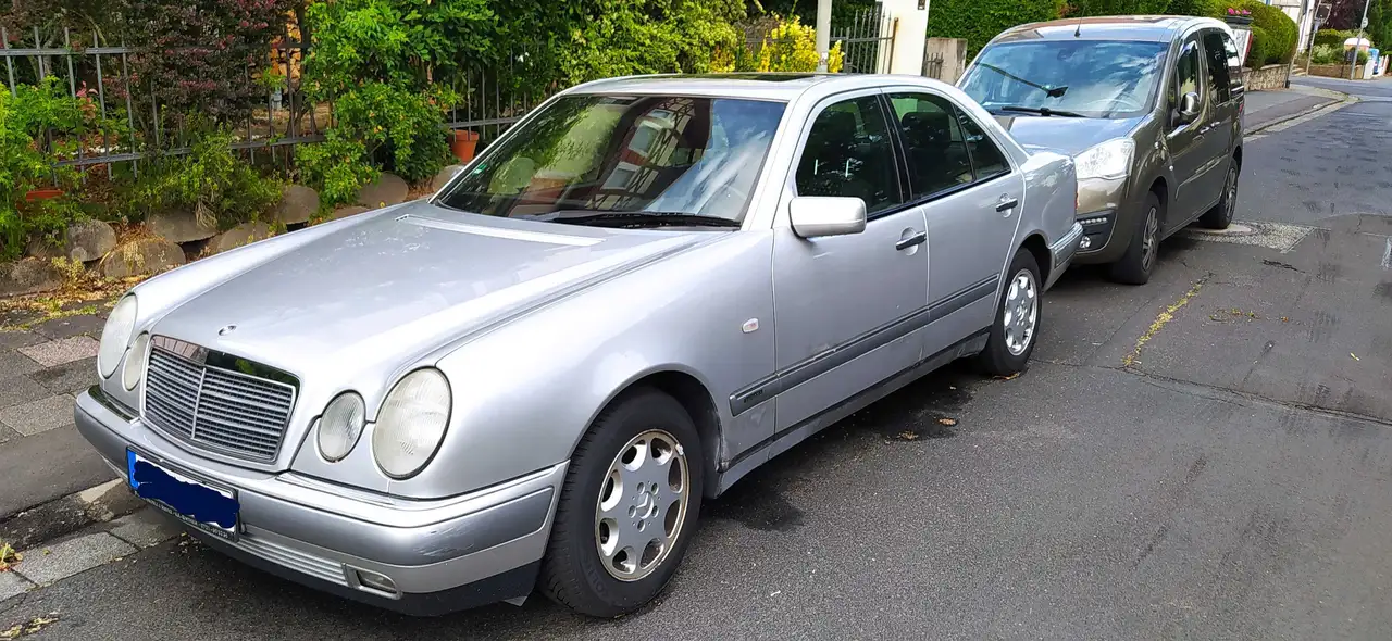 Mercedes-Benz E 200 Elegance, foto 4