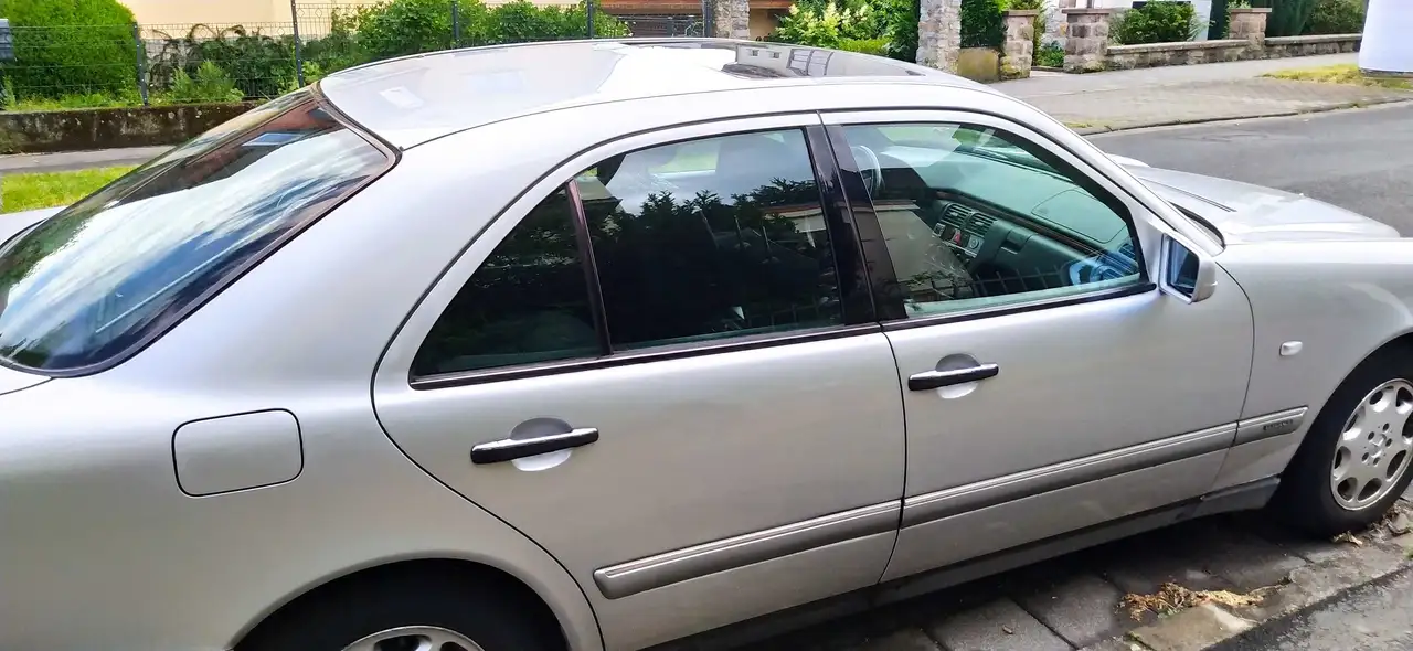 Mercedes-Benz E 200 Elegance, foto 3