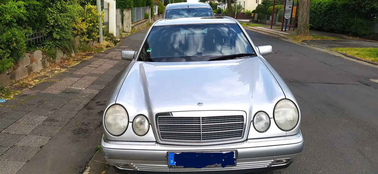 Mercedes-Benz E 200 Elegance, foto 1
