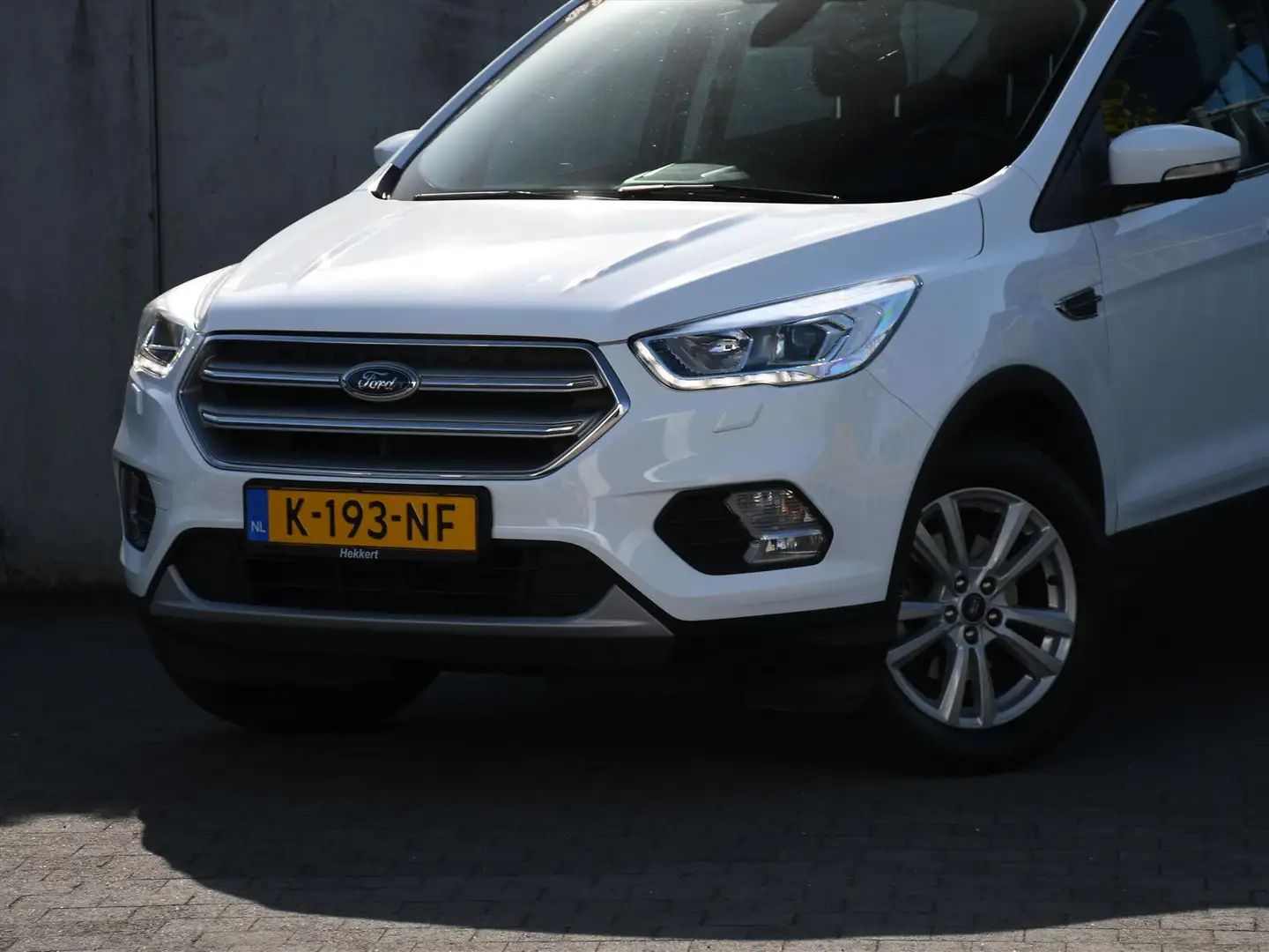 Ford Kuga Titanium 1.5 EcoBoost 120pk WINTER PACK | PDC ACHT Wit - 2