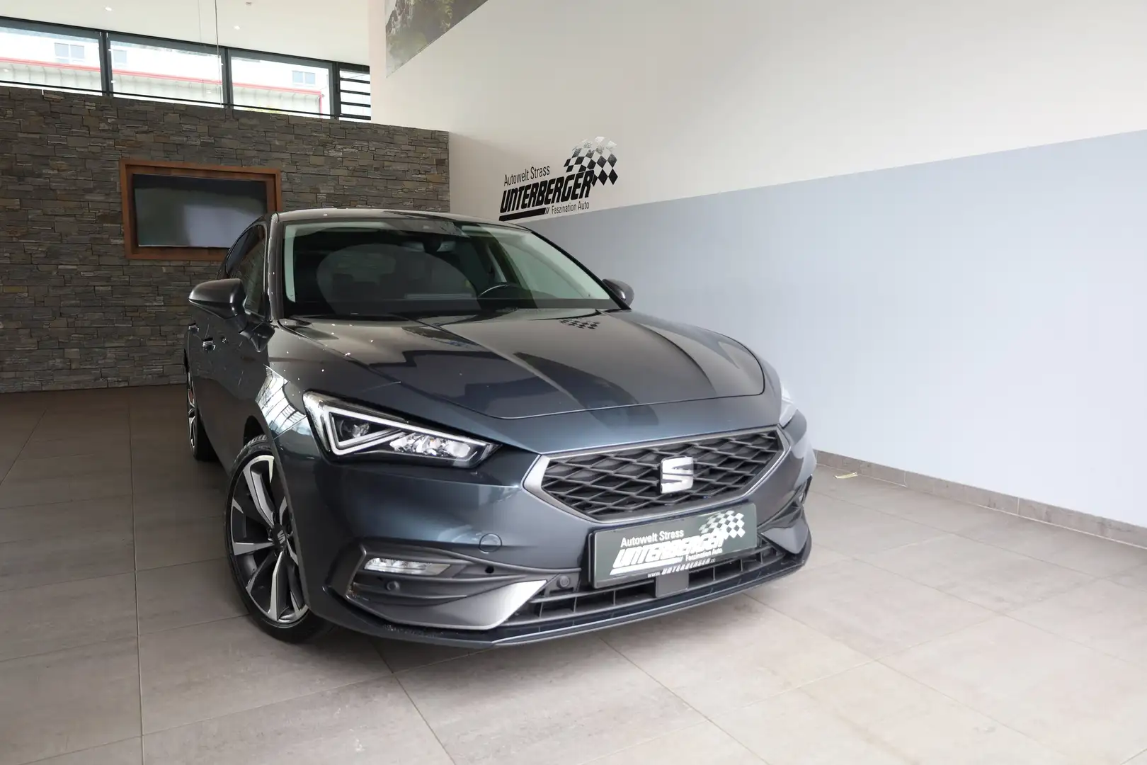 SEAT Leon 1,5 TSI ACT FR RFK Parkassistent Grau - 2