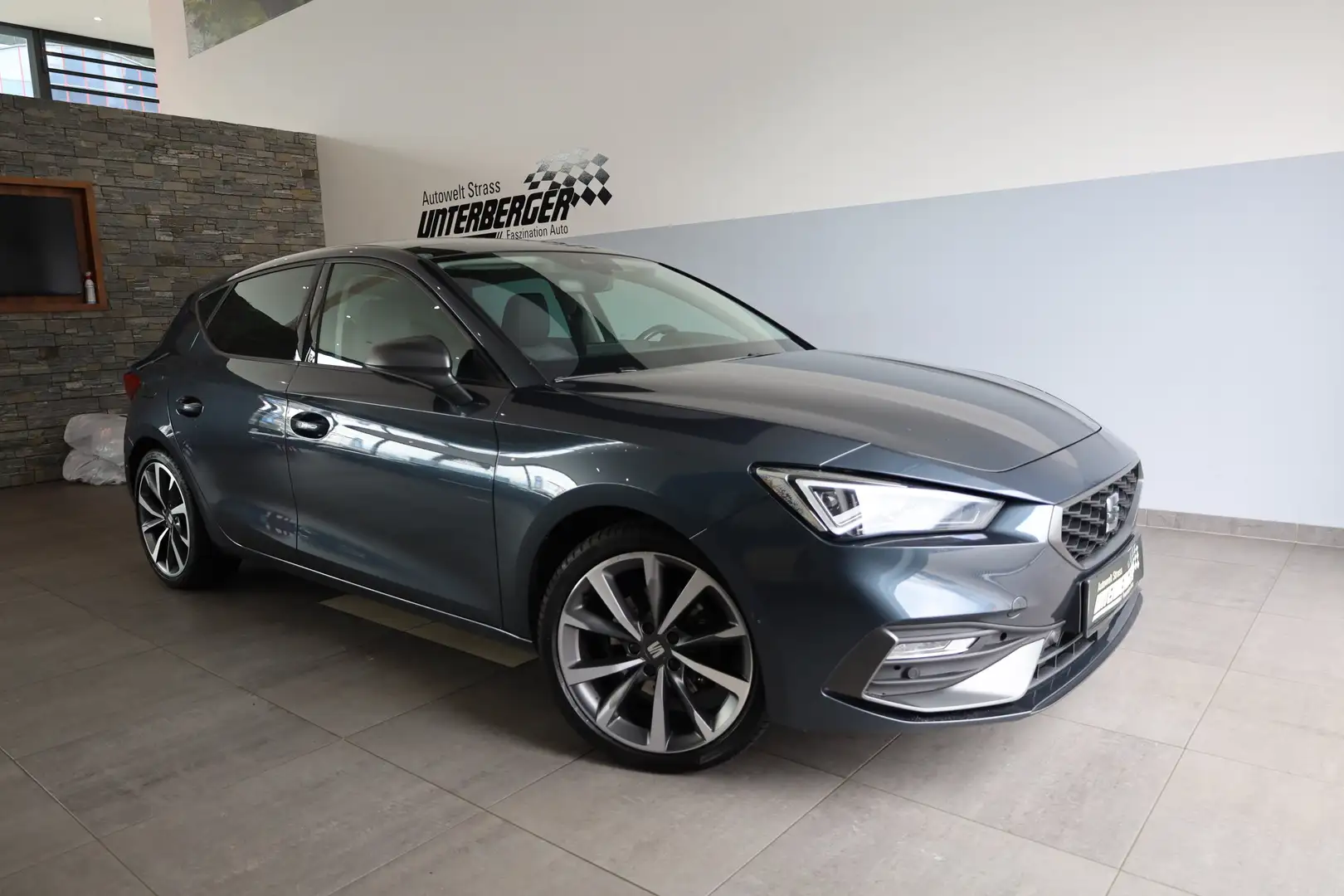 SEAT Leon 1,5 TSI ACT FR RFK Parkassistent Grau - 1