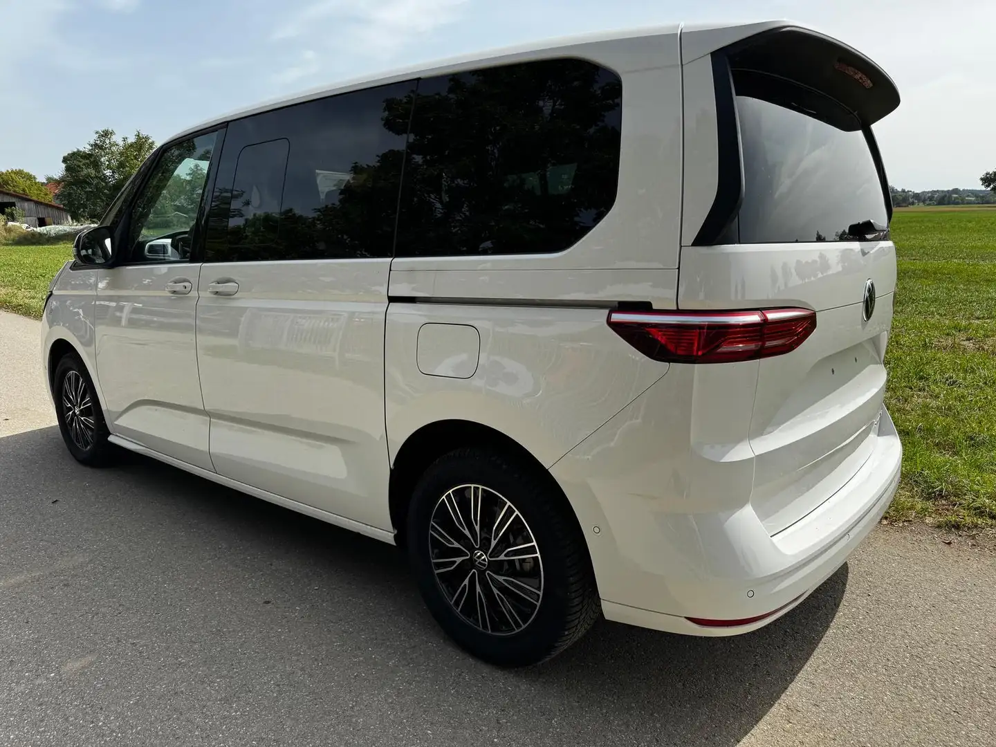 Volkswagen T7 Multivan 1,5eHybrid DSG 4Motion Elegance KÜ 5 Sitzer 180... Weiß - 1