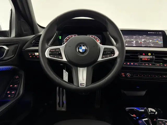 BMW 1 Series view 13