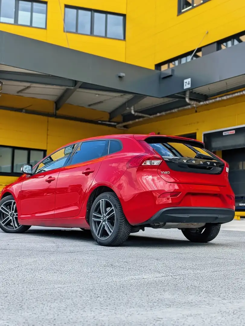 Volvo V40 T2 Kinetic Geartronic - 2