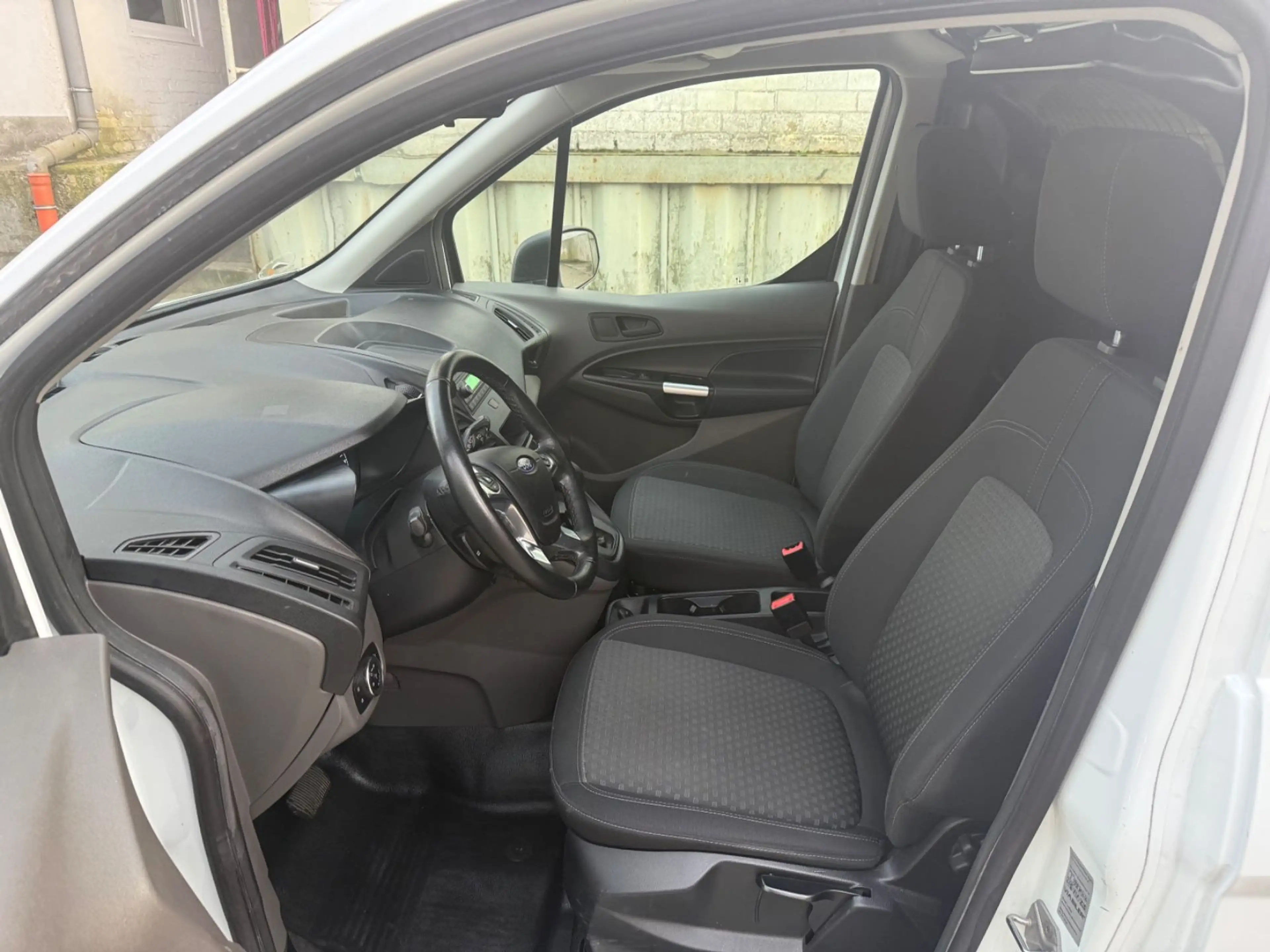 Ford Transit Connect 1,5 TDCI PDC Standheizung Autom. — photo 12