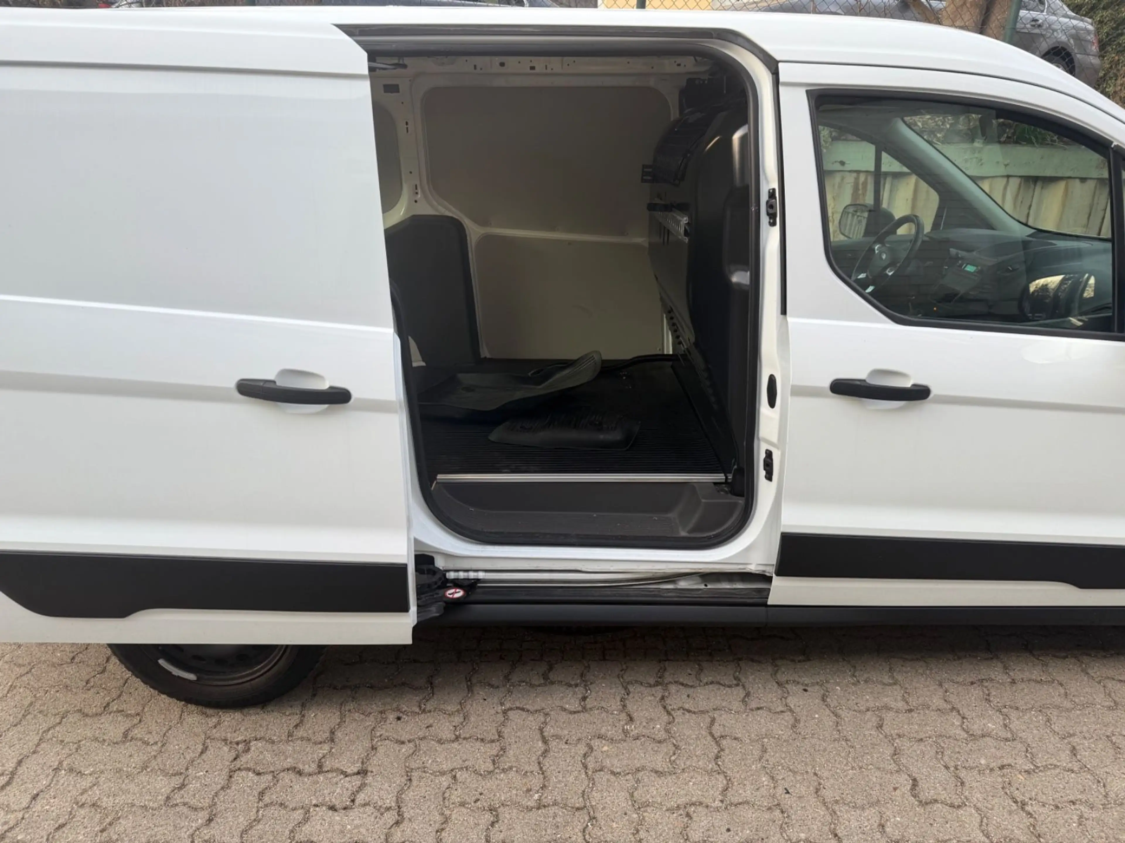 Ford Transit Connect 1,5 TDCI PDC Standheizung Autom. — photo 10