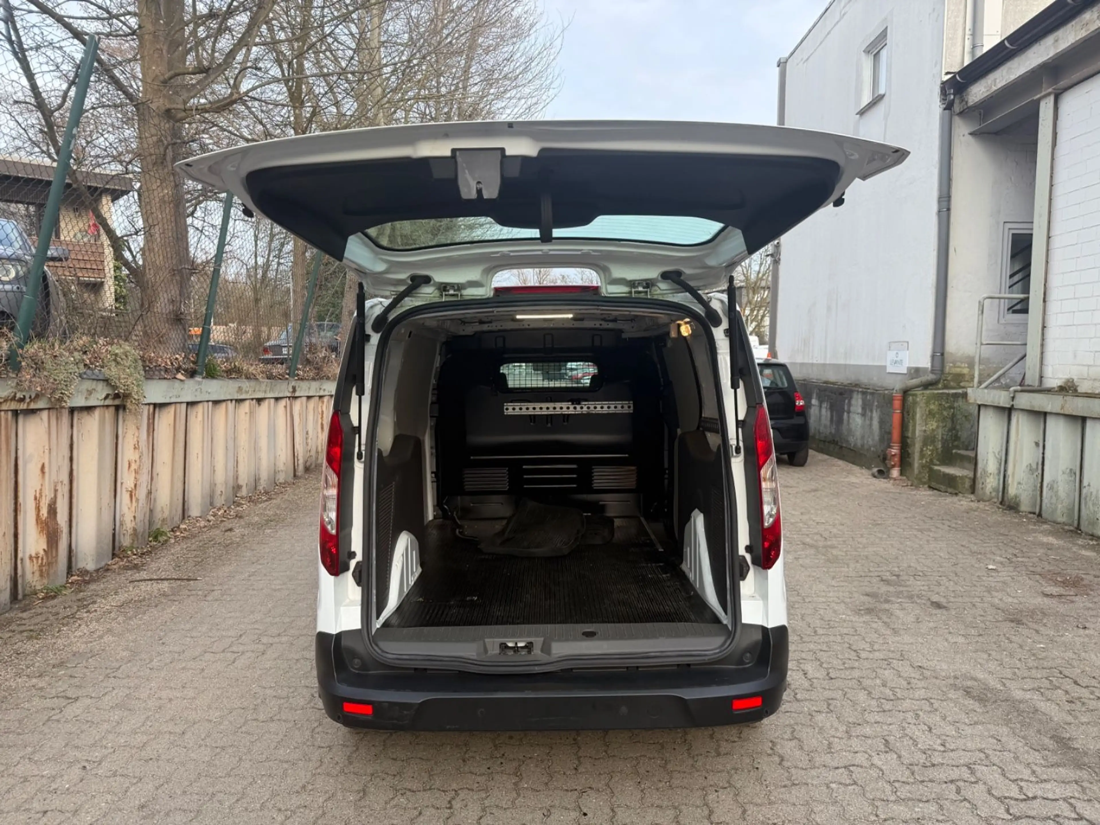 Ford Transit Connect 1,5 TDCI PDC Standheizung Autom. — photo 7