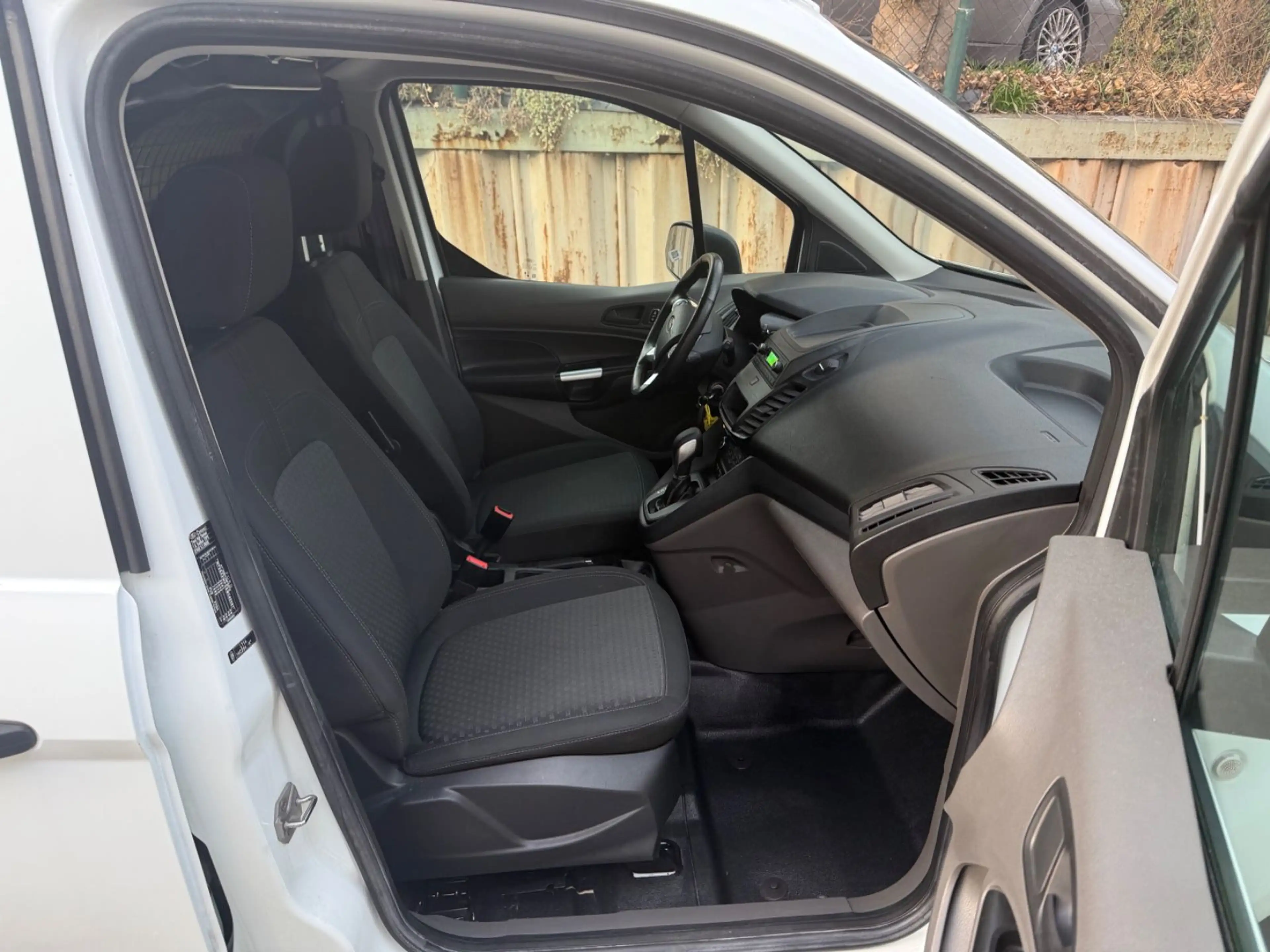 Ford Transit Connect 1,5 TDCI PDC Standheizung Autom. — photo 14