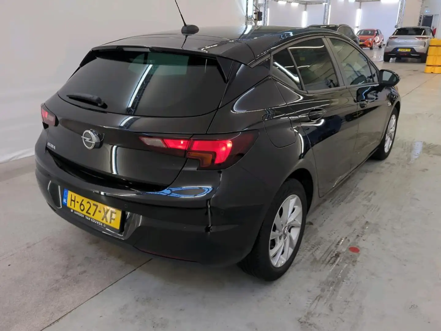 Opel Astra 1.2 Edition NL-AUTO | NAVI | CAMERA Zwart - 2