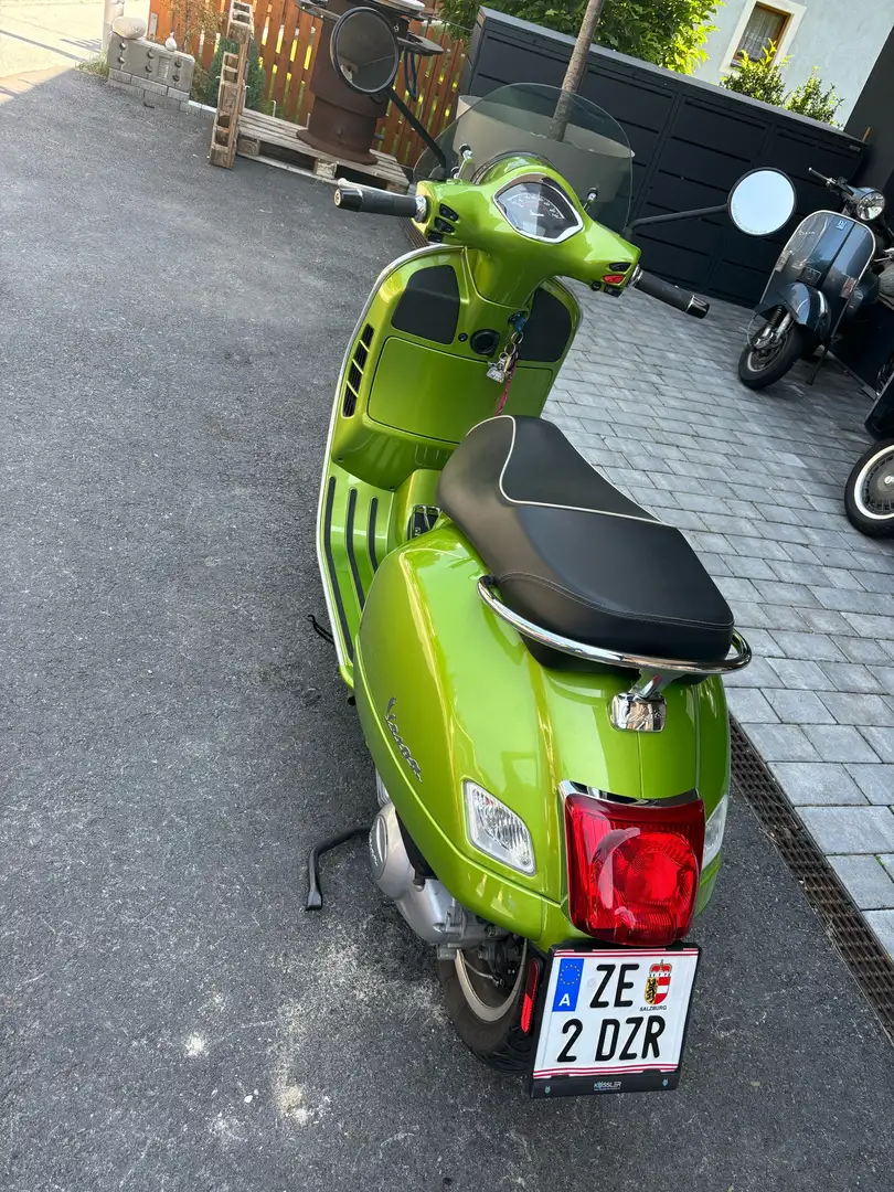 Vespa GTS Super Sport 300 GTS grün - 2