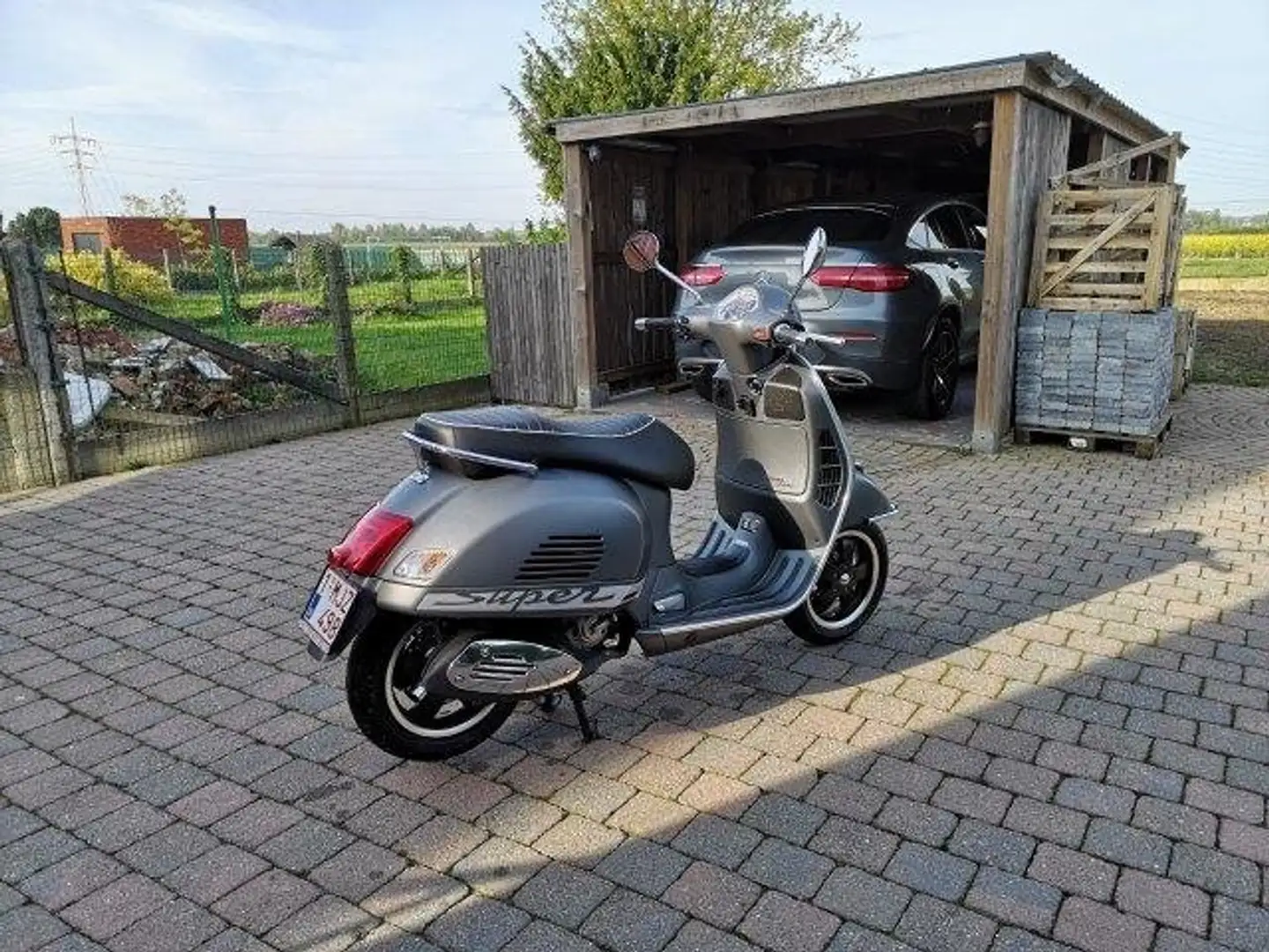 Vespa GTS Super Sport 300 Grey - 1