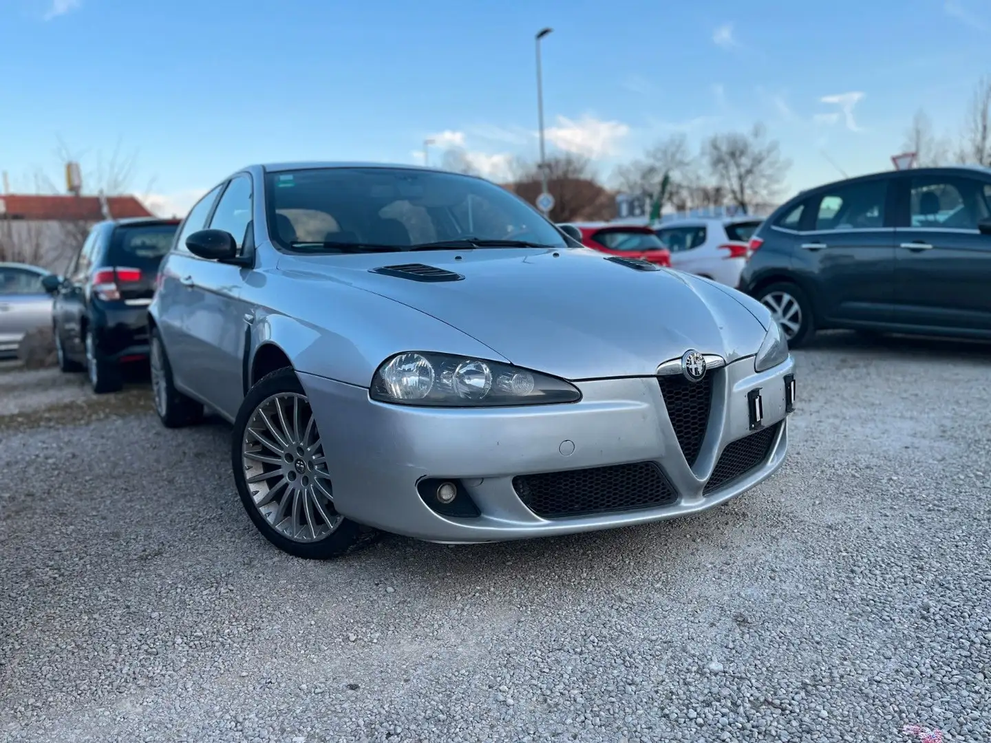 Alfa Romeo 147 2.0 5-TRG Distinctive Selespeed, Automatik Grijs - 2