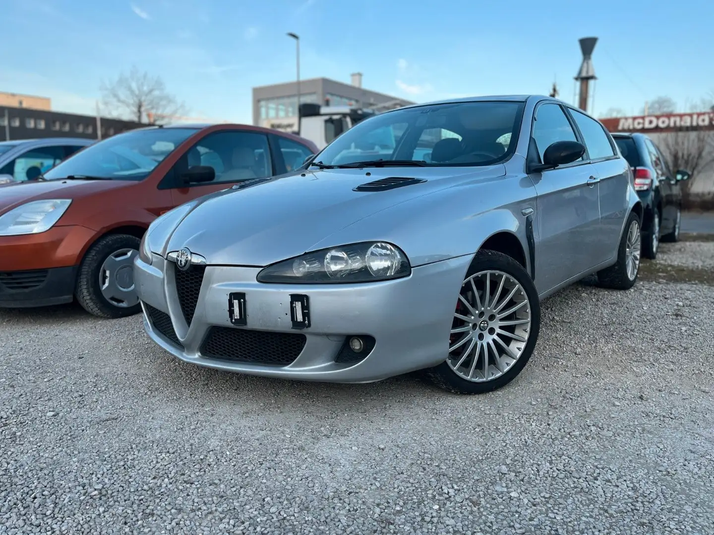 Alfa Romeo 147 2.0 5-TRG Distinctive Selespeed, Automatik Grijs - 1