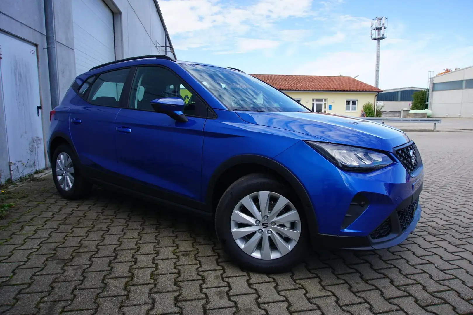 SEAT Arona 1.0TSI Style AHK Navi/MirrorLink Kamera Blauw - 1