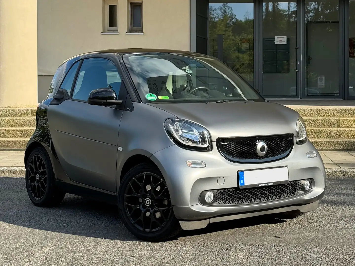 smart forTwo Coupé Passion Schwarz - 1