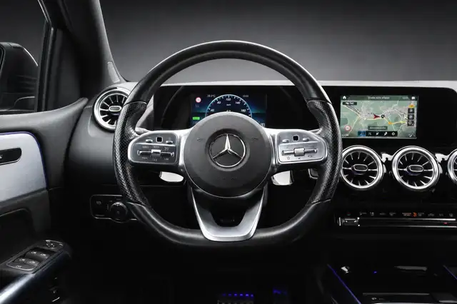 Mercedes-Benz 250 view 8