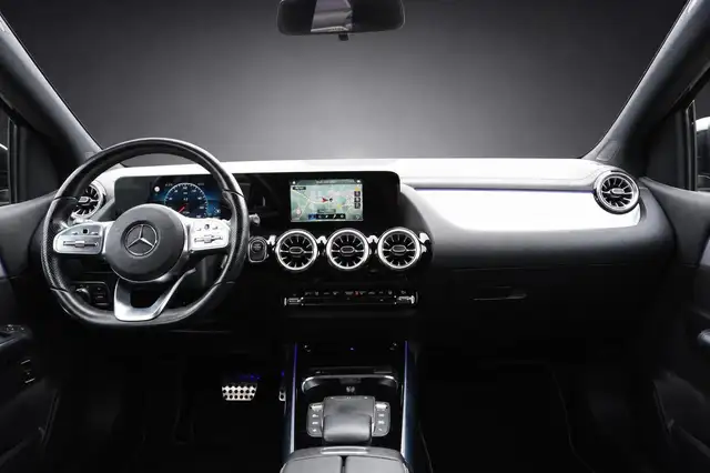 Mercedes-Benz 250 view 9