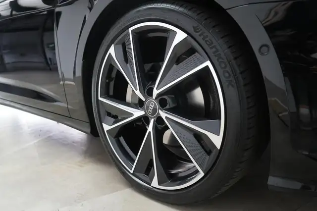 Audi A6 view 16