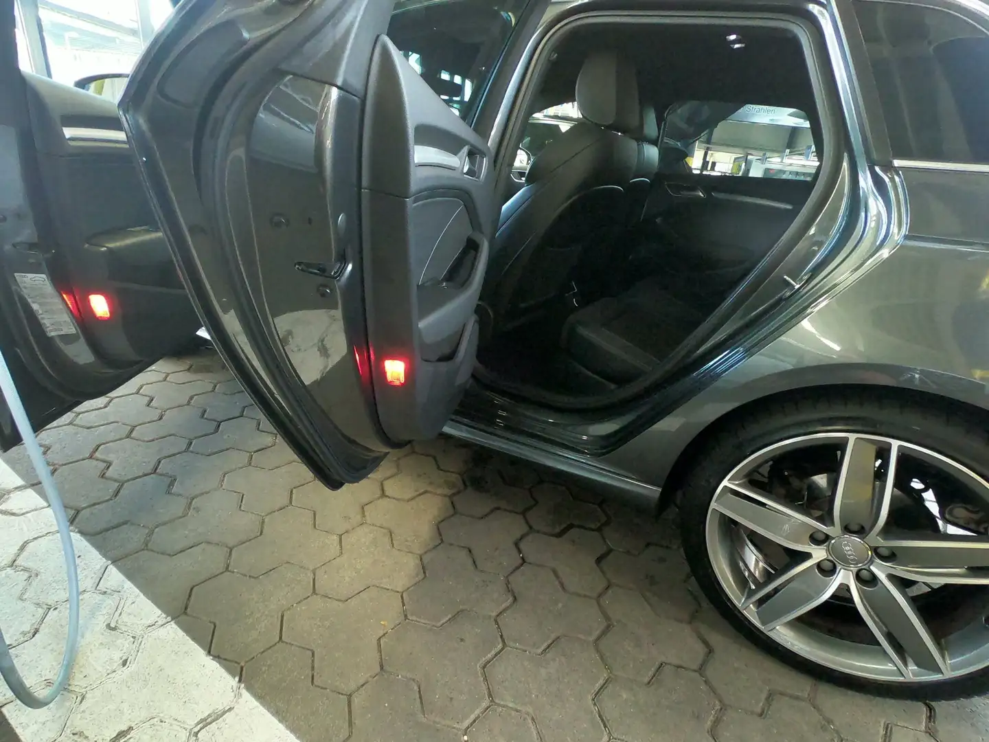 Audi A3 2.0 TDI Sportback s-line virtual Cockpit Grau - 2