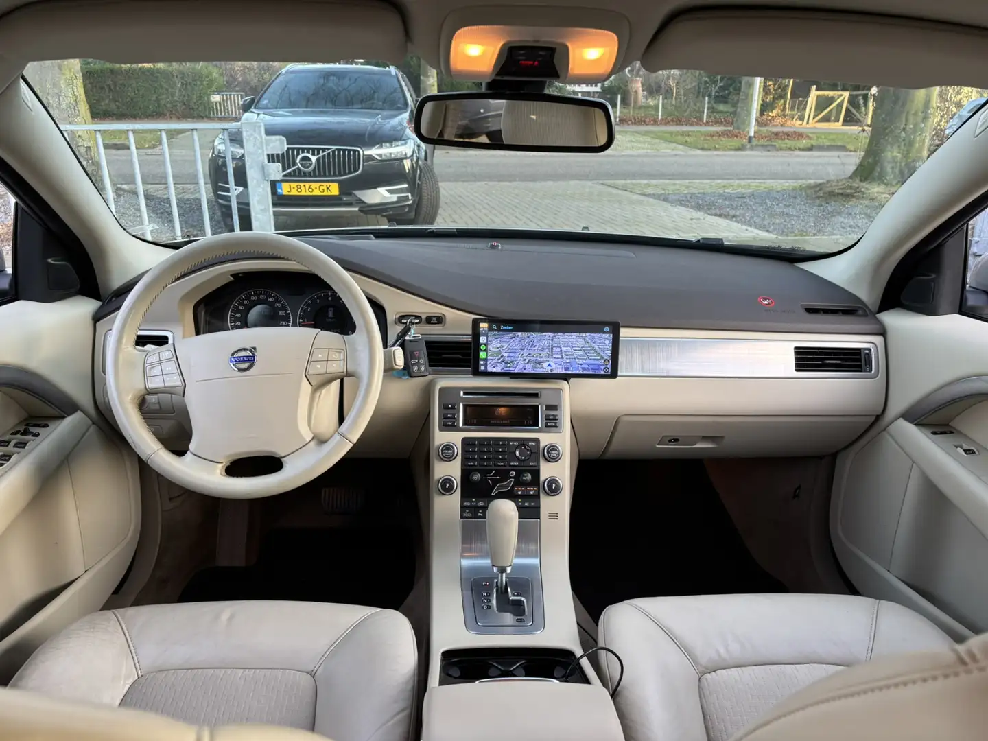 Volvo V70 3.2 238pk Aut ACC 93000km Apple Car Play Dealer on Argent - 2