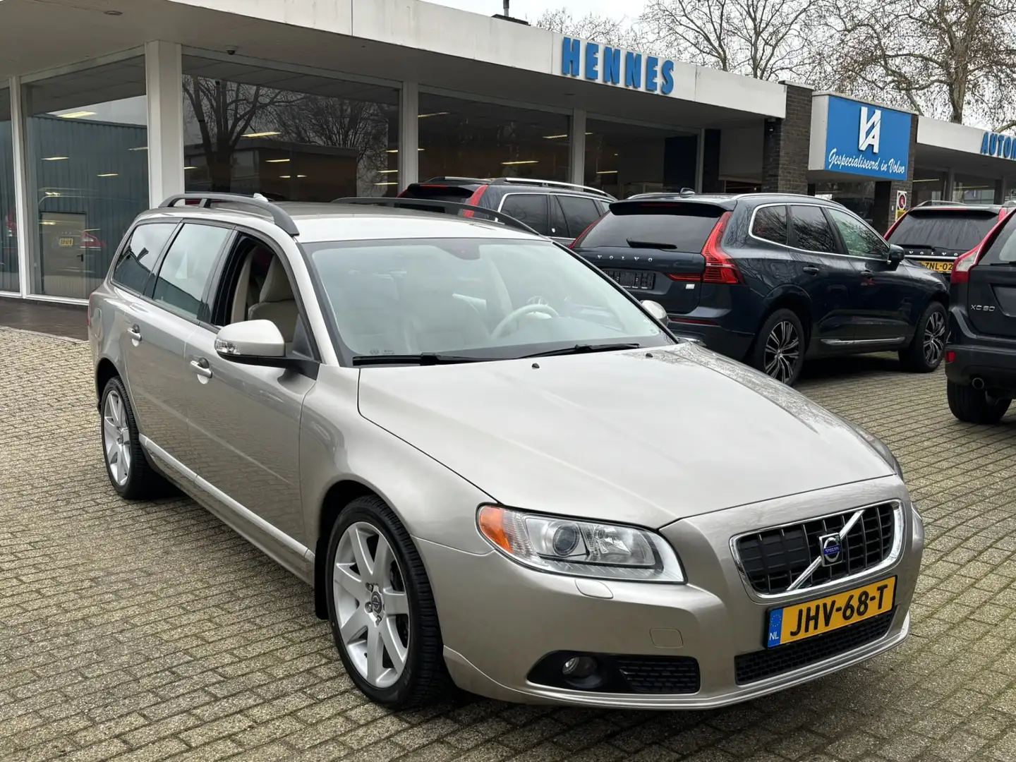 Volvo V70 3.2 238pk Aut ACC 93000km Apple Car Play Dealer on Argent - 1