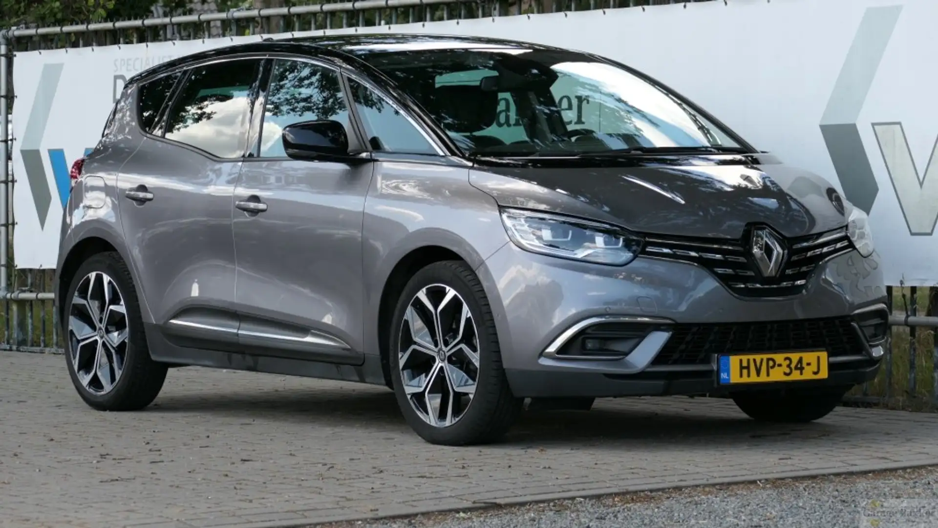 Renault Scenic TCe 140 Techno Grijs - 1
