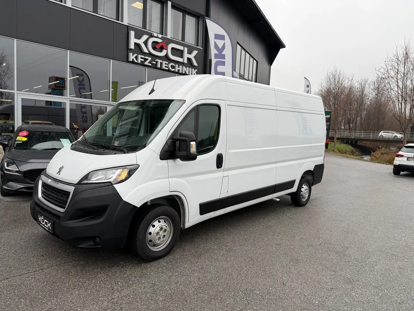 Peugeot Boxer 335 L3H2 Pro BlueHDi 165 Stop Weiß - 1