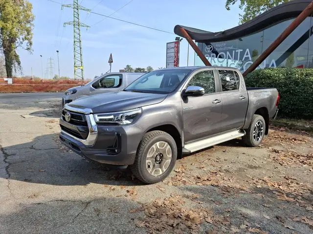 Toyota Hilux 2.4 D-4D A/T 4WD 4 porte Doppia Cabina Executive