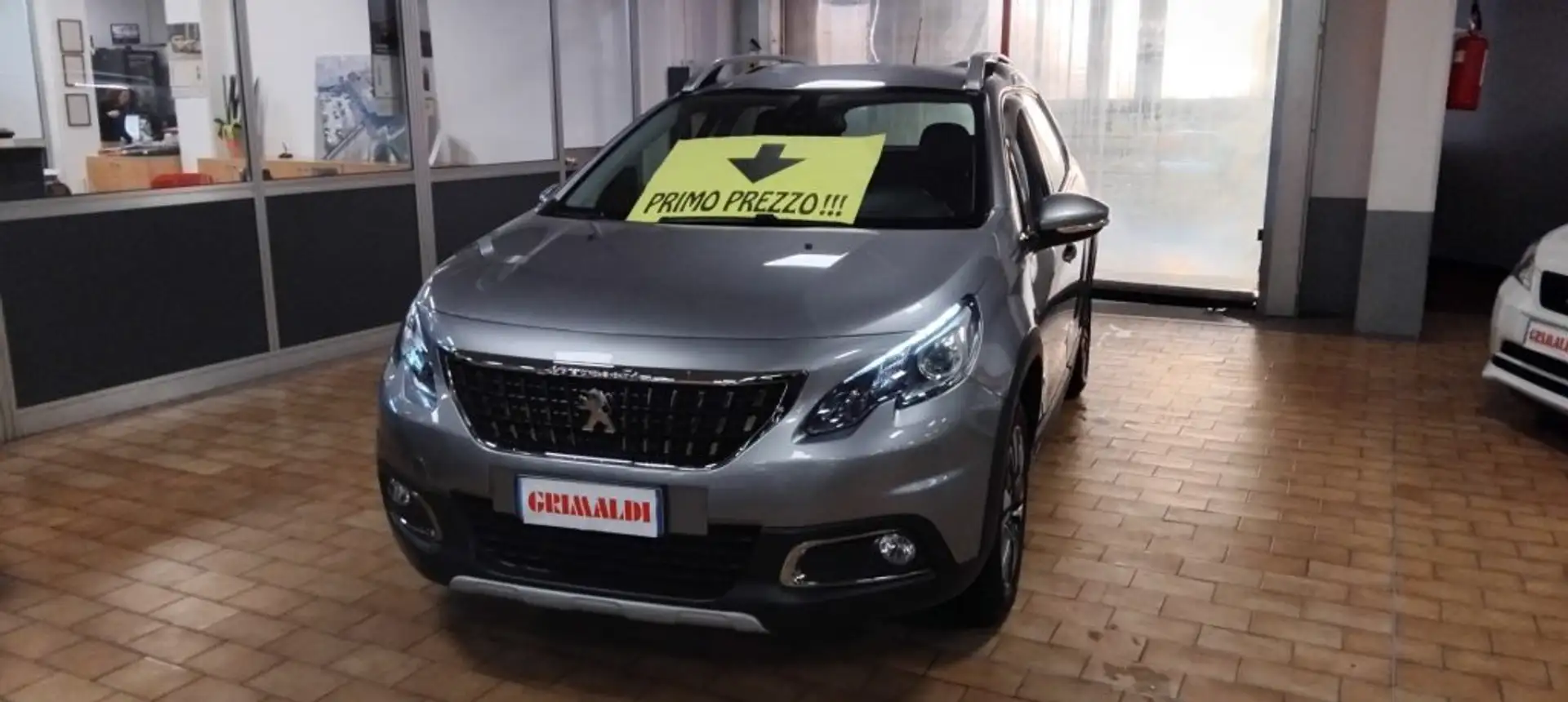 Peugeot 2008 1.2 PureTech 82 Allure Grijs - 2