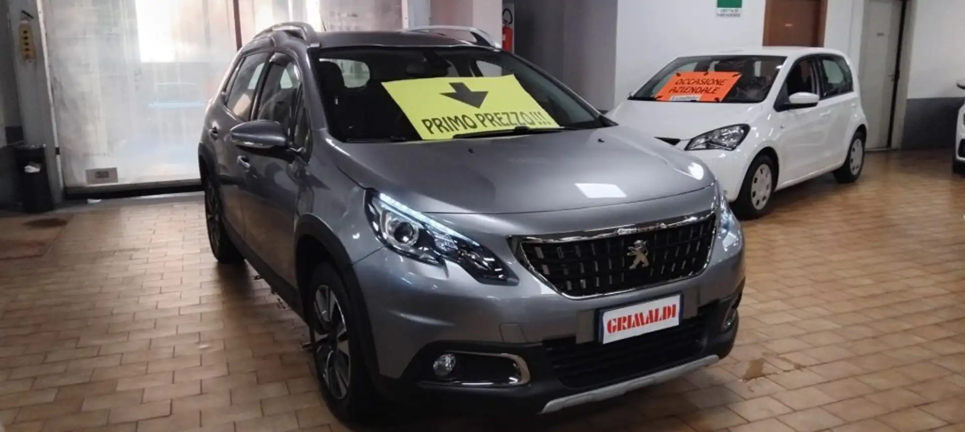 Peugeot 2008 1.2 PureTech 82 Allure Grijs - 1