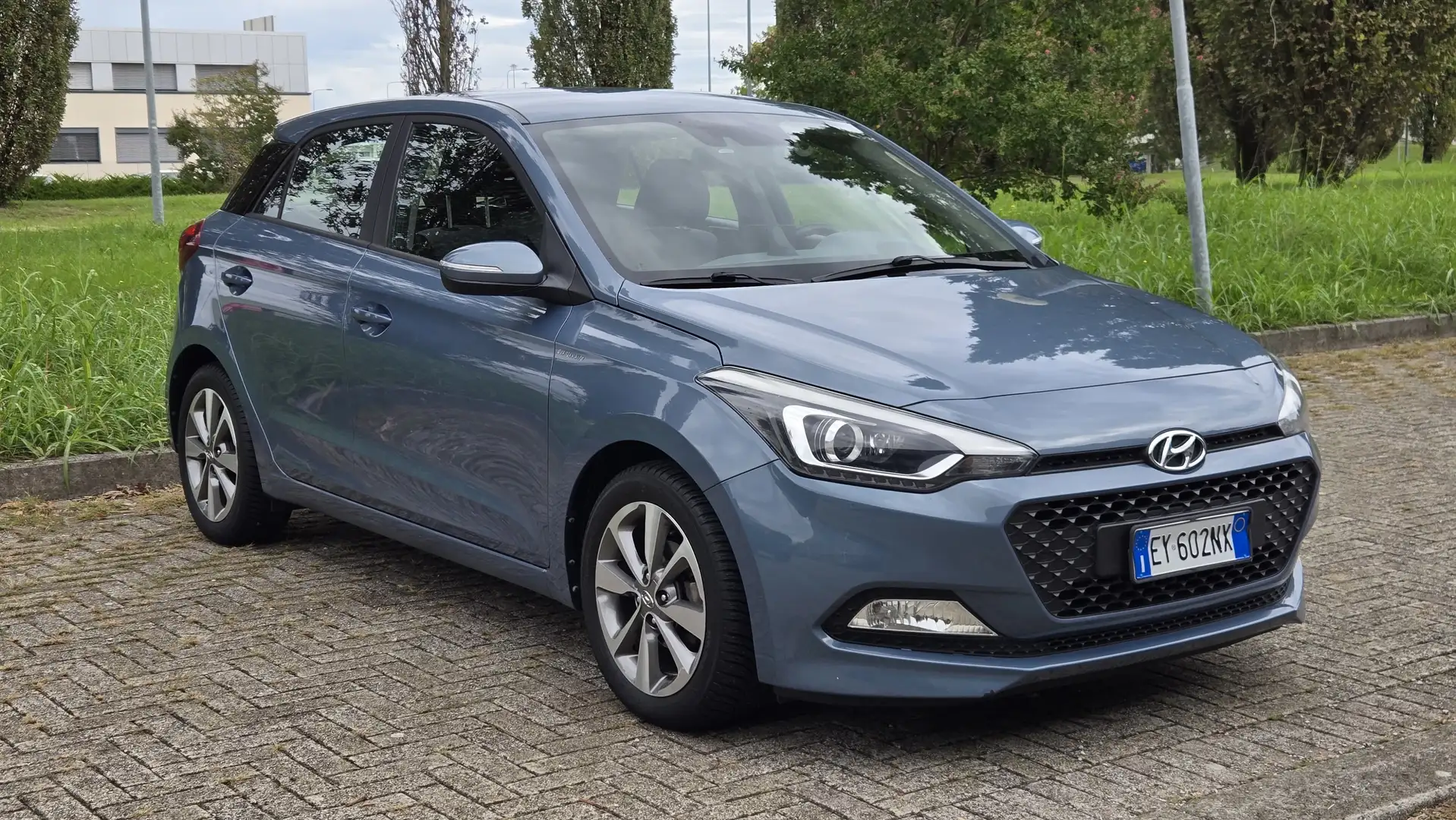 Hyundai i20 1.2 STYLE TAGLIANDI CASA MADRE Blau - 2
