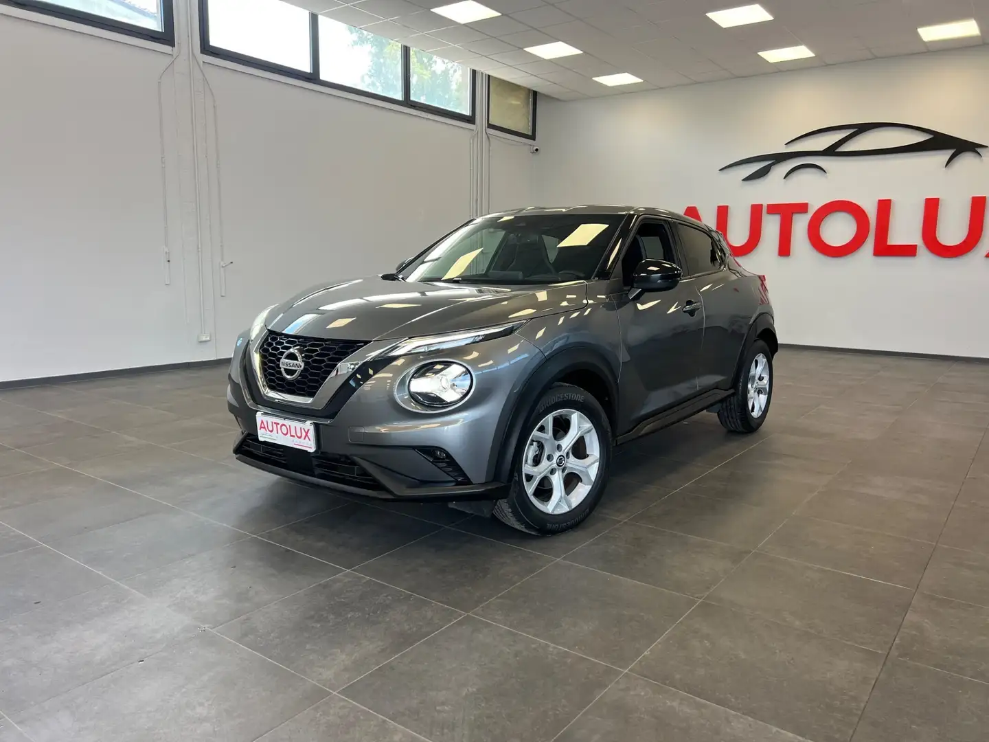 Nissan Juke 1.0 DIG-T 114 CV DCT N-Design Grijs - 1