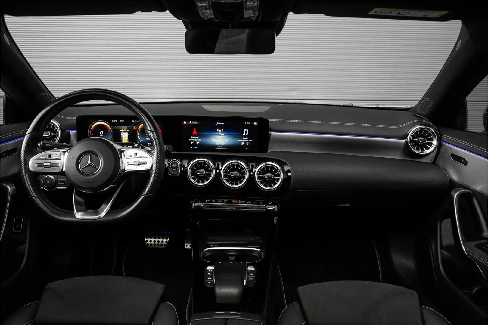 Mercedes-Benz CLA 250 e Premium AMG Night Pano Camera Distronic 19" Noir - 2