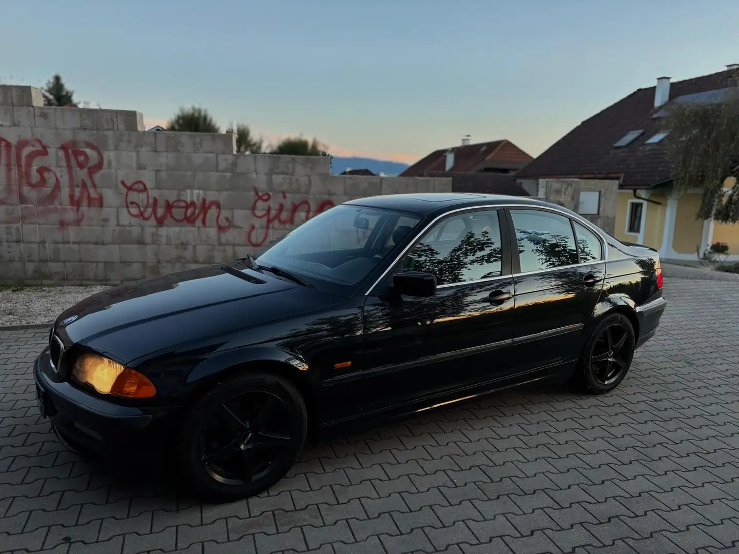 BMW 328 328i - 2