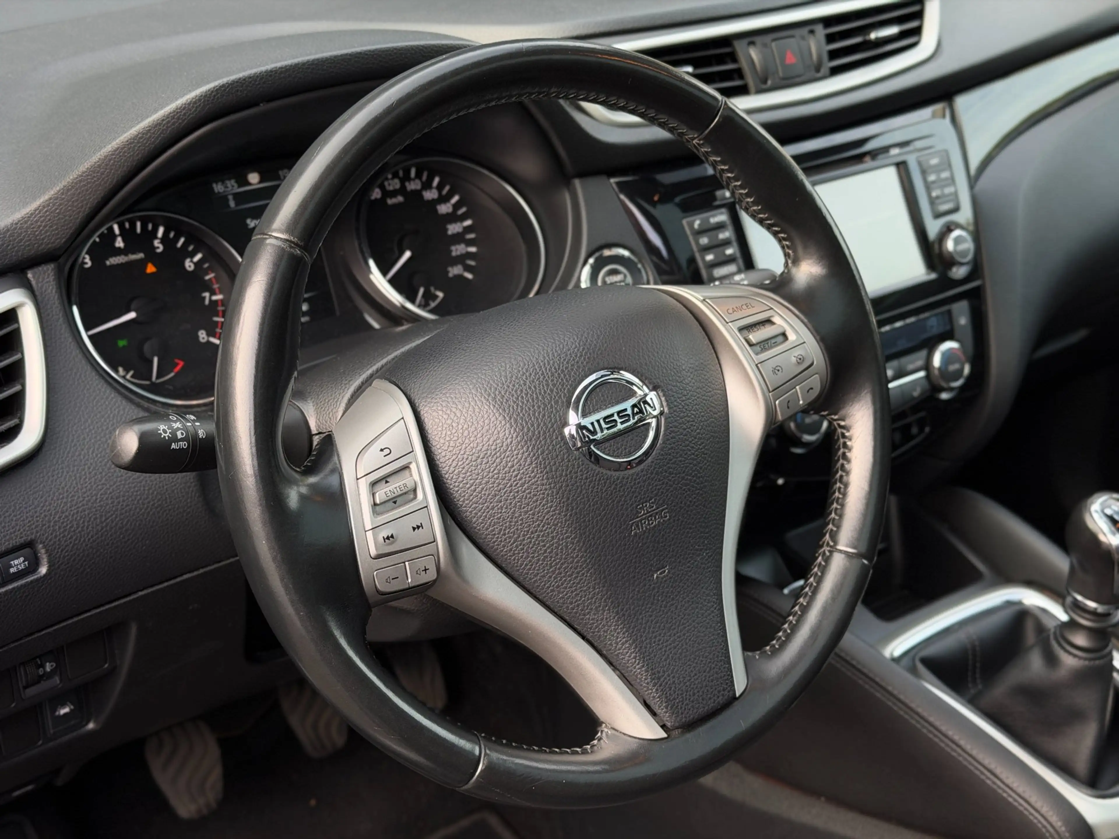 Nissan Qashqai 1.2 Connect Edition | Trekhaak | Pano | 360 — photo 24