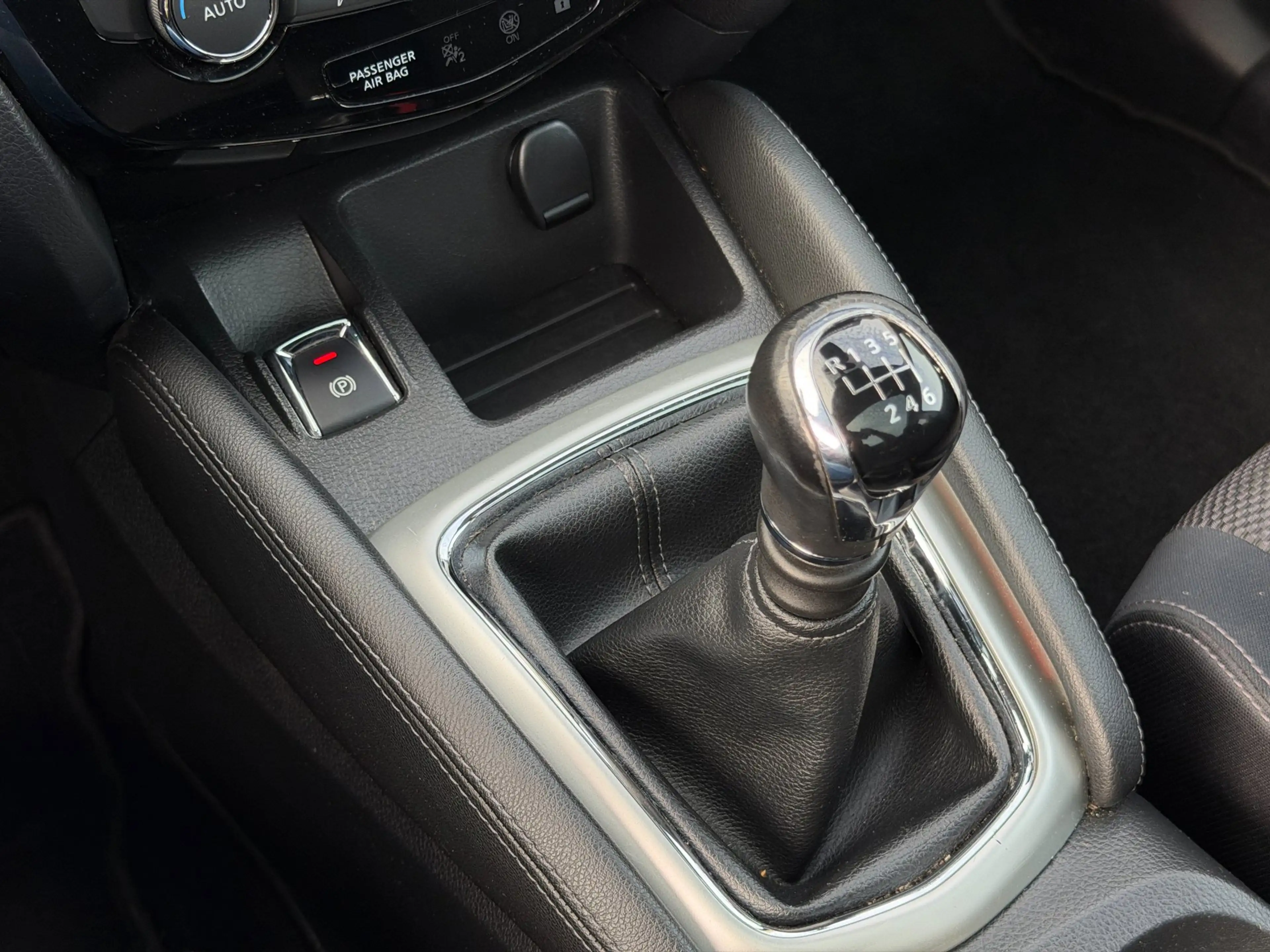 Nissan Qashqai 1.2 Connect Edition | Trekhaak | Pano | 360 — photo 33