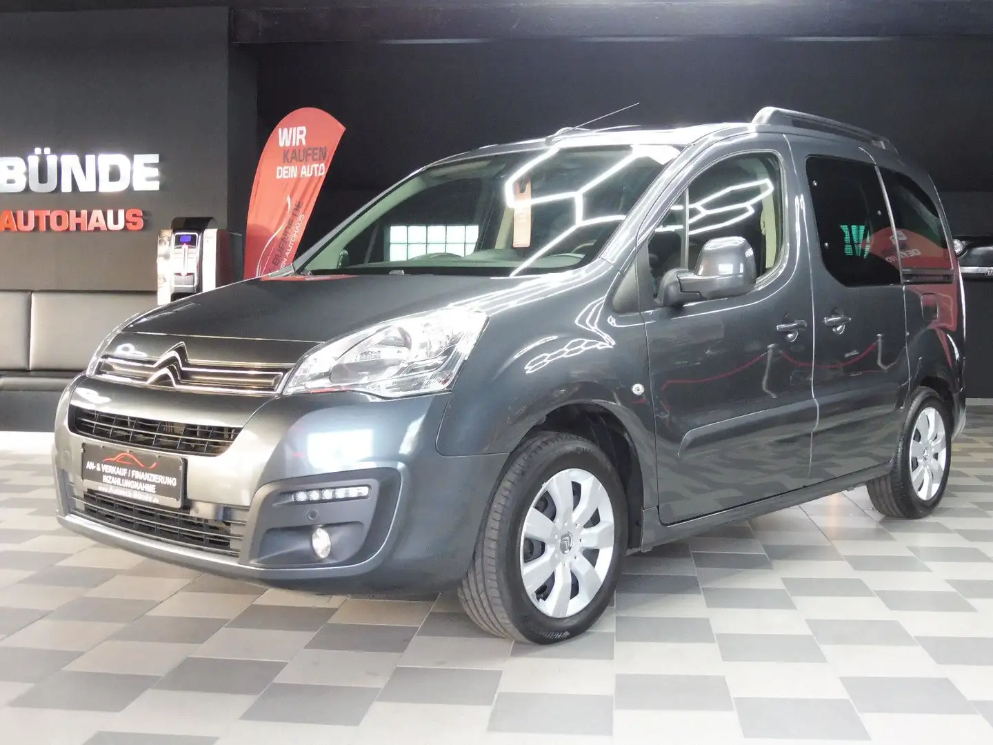 Citroen Berlingo 1.2 Kombi PureTech Shine Apple-CP /Pano Grau - 2