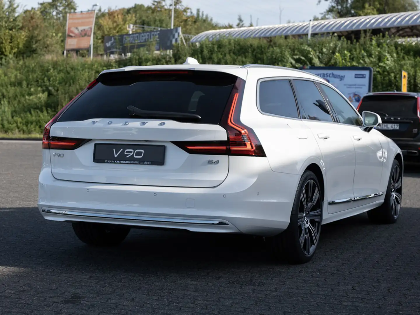 Volvo V90 B4 Ultimate Bright H/K NAVI LED HUD PANO bijela - 2
