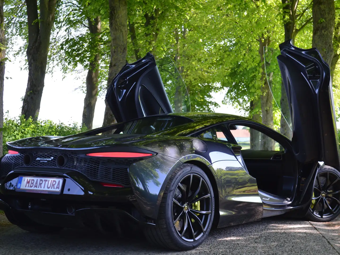 McLaren Artura Gris - 1