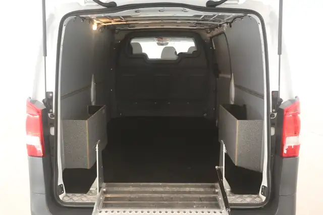 Mercedes-Benz Vito view 4