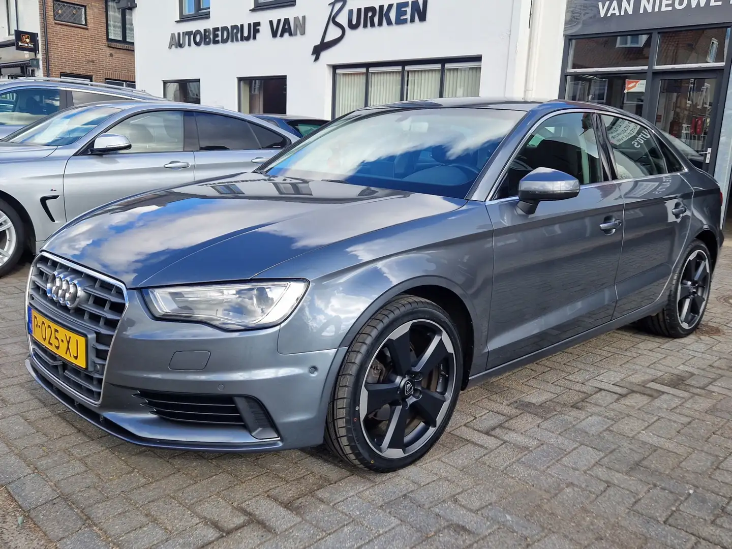 Audi A3 Limousine 1.4 TFSI CoD Design Pro Line Plus, Navig Šedá - 1