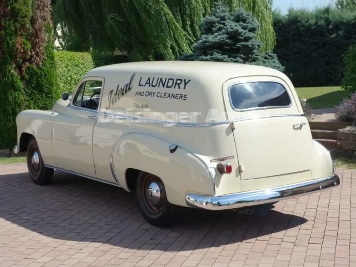 Chevrolet Sedan Delivery Beżowy - 2